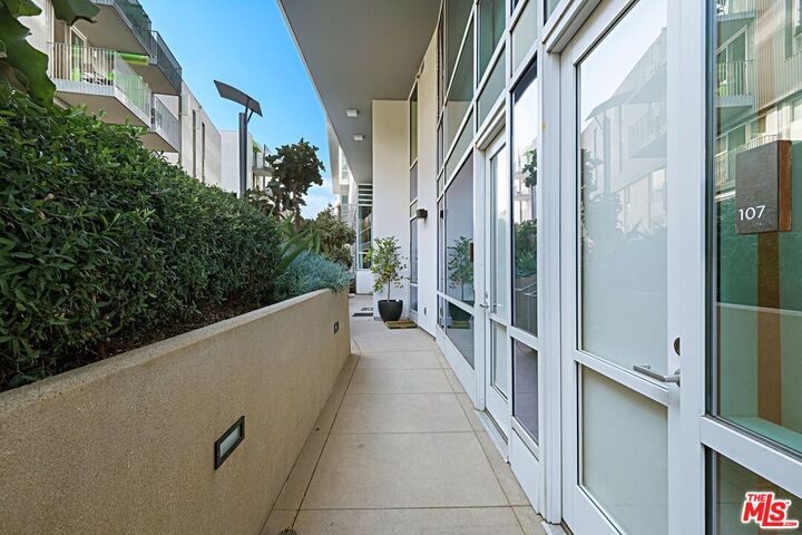 Property Photo: 1705 Ocean Ave CA 90401