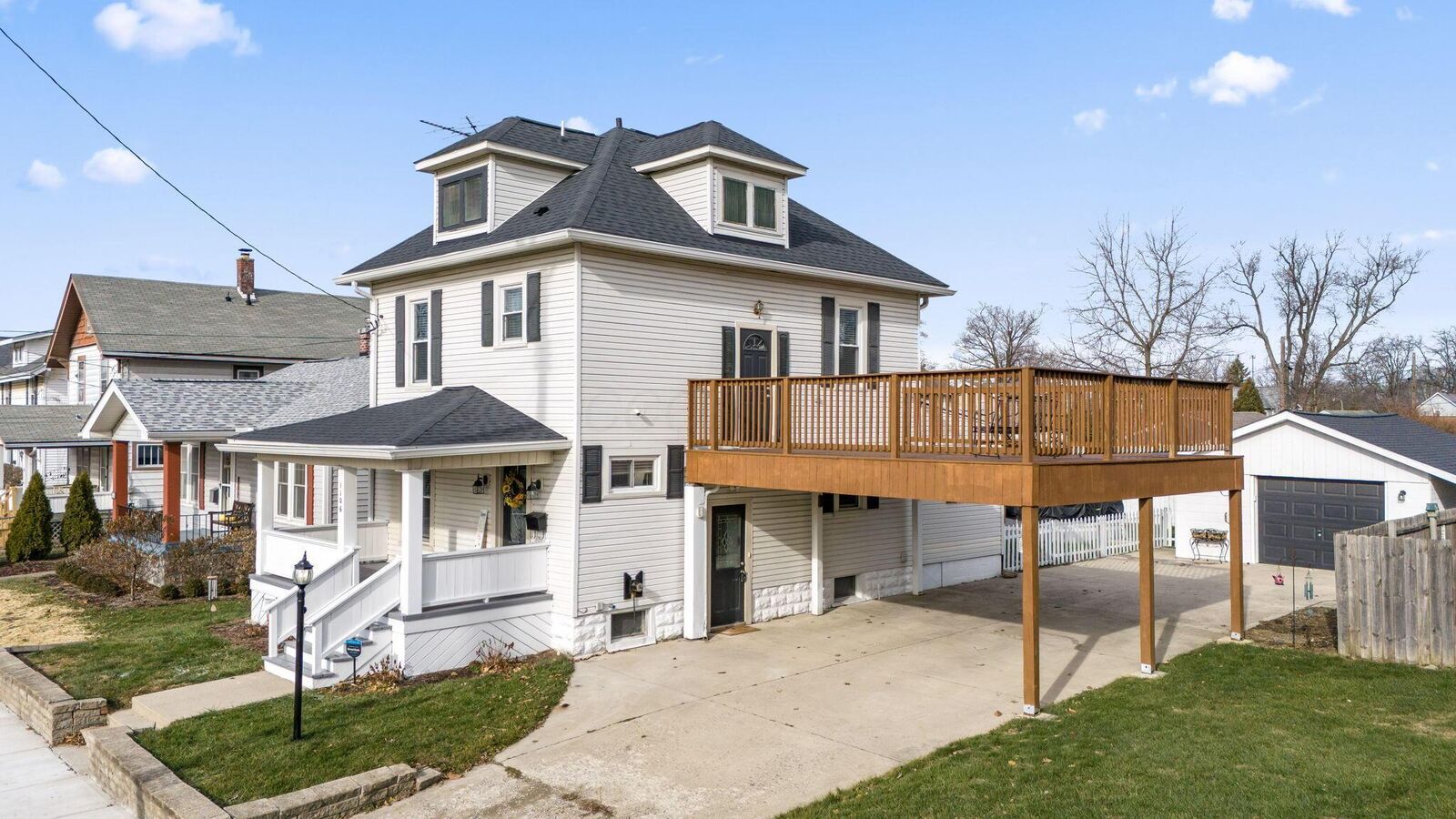 Property Photo: 1106 E Church Street OH 43302