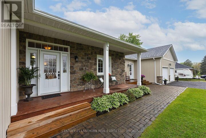 Photo de la propriété:  9430 County 2 Road West  ON K7R 3L1 