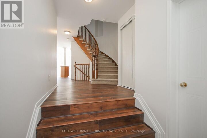 Property Photo:  328 Statewood Drive  ON K2K 0A9 