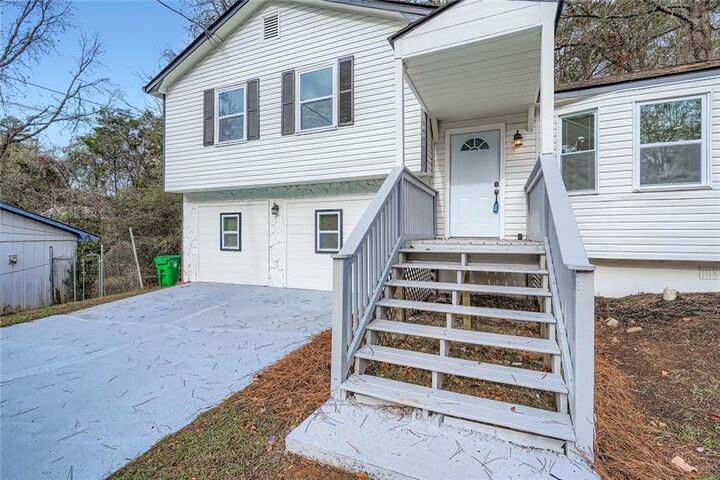 Property Photo: 862 Sheppard Way GA 30083