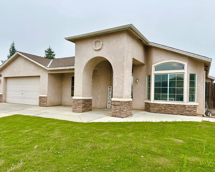 5574 W Pine Avenue  Fresno CA 93722 photo