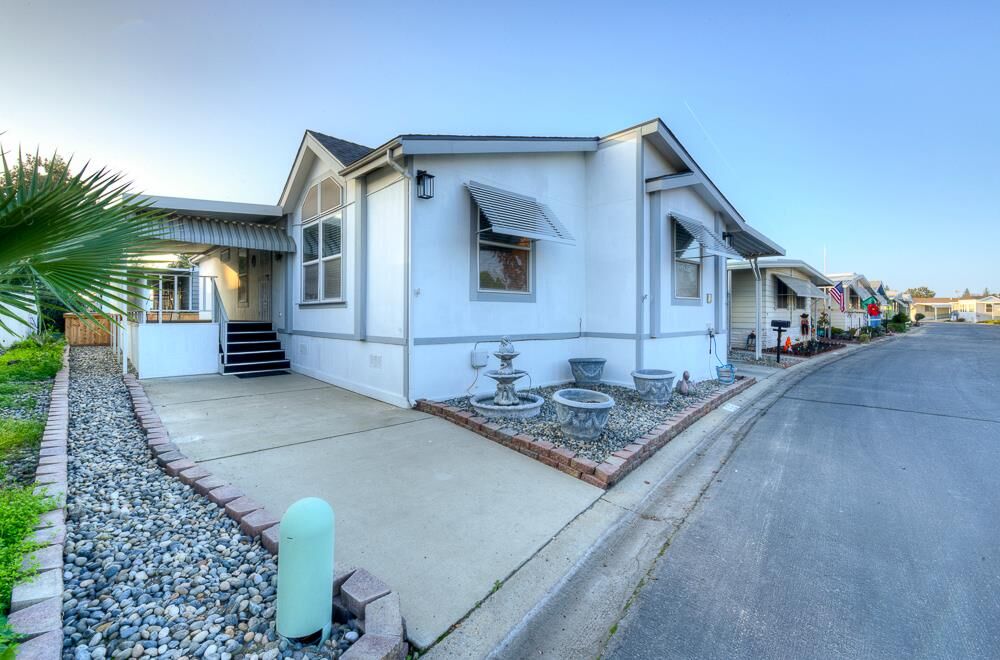 Property Photo:  1001 Sylmar Avenue 92  CA 93612 