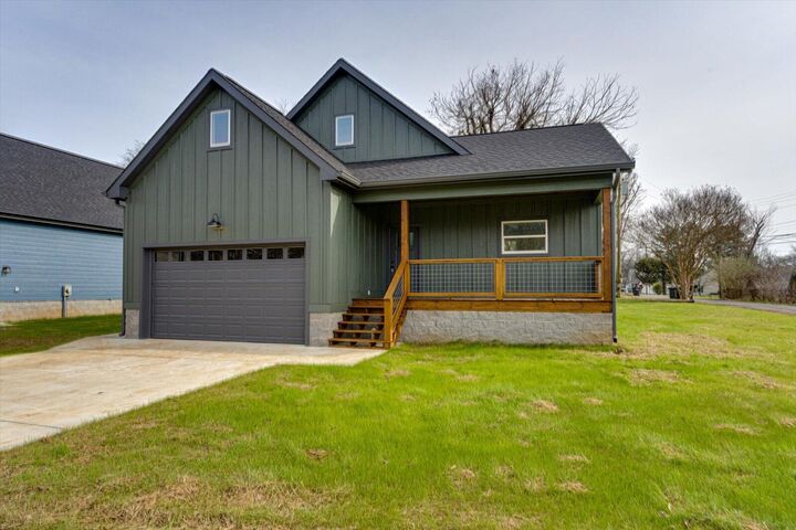 Property Photo: 302 Cumberland Avenue TN 37347