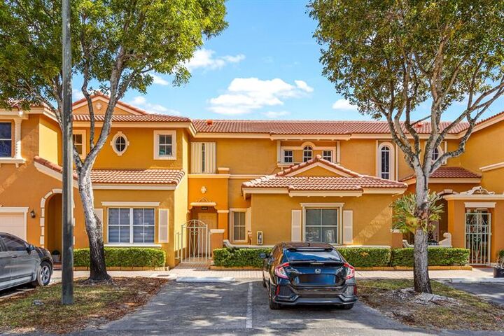 Property Photo: 8520 NW 139th Ter 1602 FL 33016