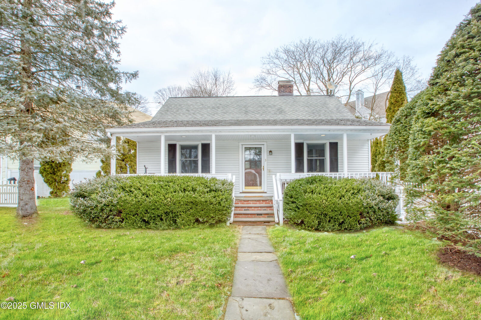 Property Photo:  3 Idlewild Manor  CT 06830 