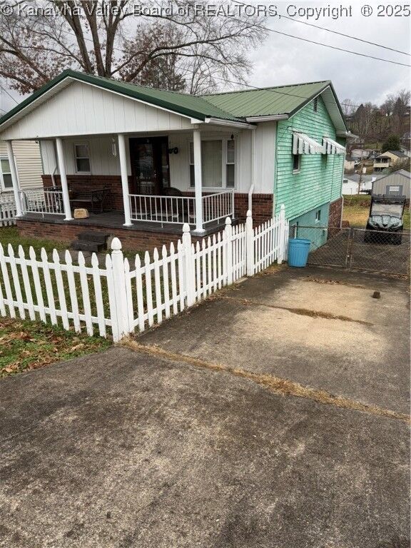 Property Photo: 413 Lore Street WV 25177