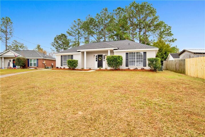 Property Photo: 9395 Settlers Circle AL 36575