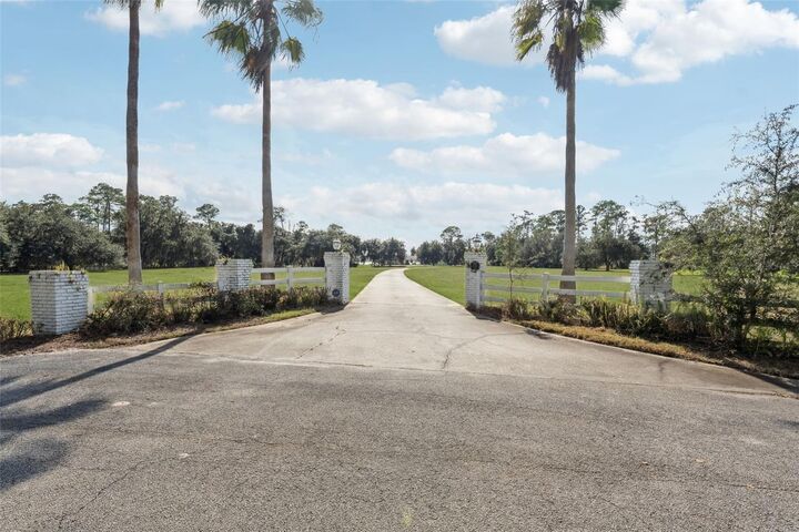 Property Photo: 5150 Gentry Oaks Place FL 34772