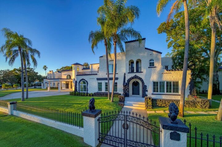 Property Photo:  320 Park Street S  FL 33707 