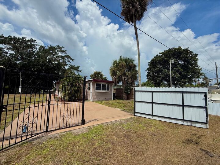 Property Photo:  3603 SE 35th Avenue  FL 34974 