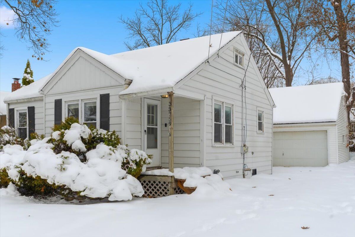 Property Photo: 33759 N Lake Shore Drive IL 60030