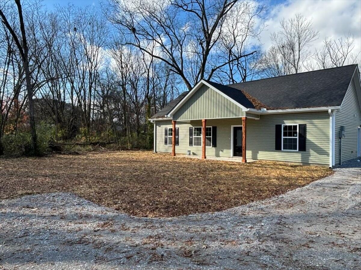 Property Photo:  1101 E Lauderdale St  TN 37388 