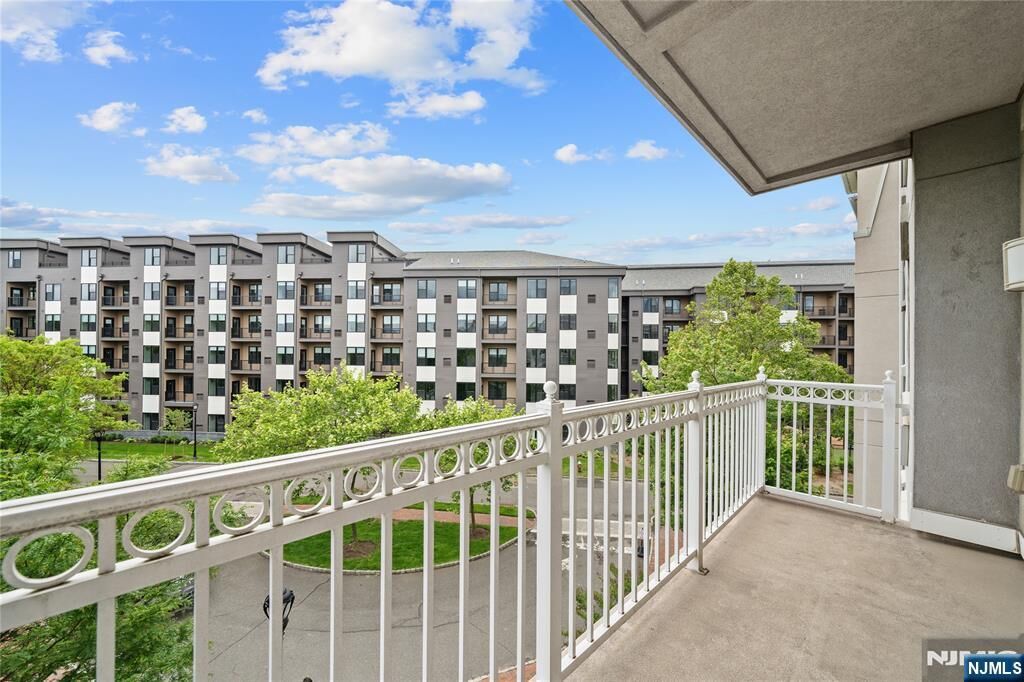 Property Photo:  4 Constellation Place 308  NJ 07305 