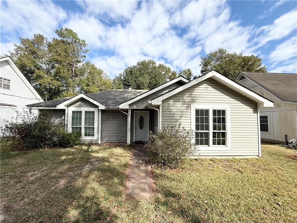 Property Photo:  2010 Pelican Street  LA 70460 