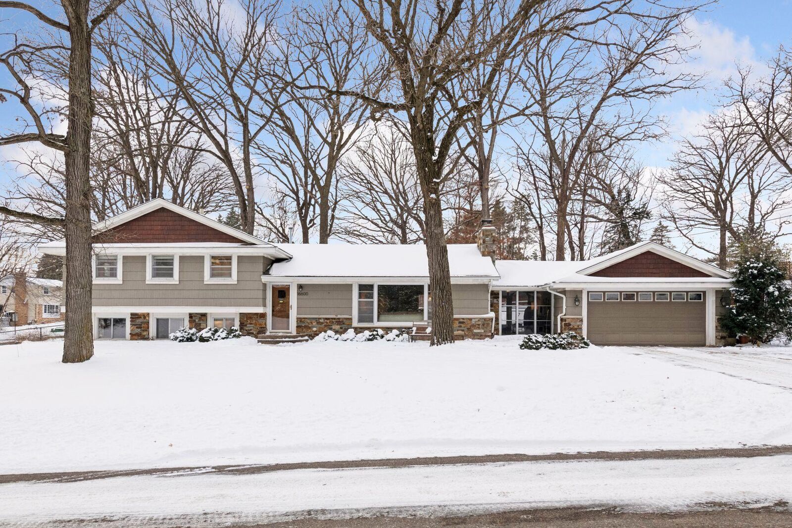 Property Photo:  16600 Canterbury Drive  MN 55345 