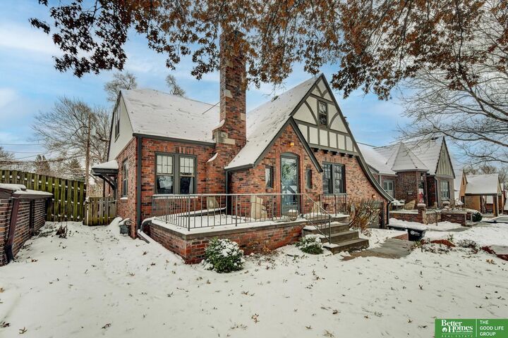 Property Photo: 2611 N 51 Avenue NE 68104