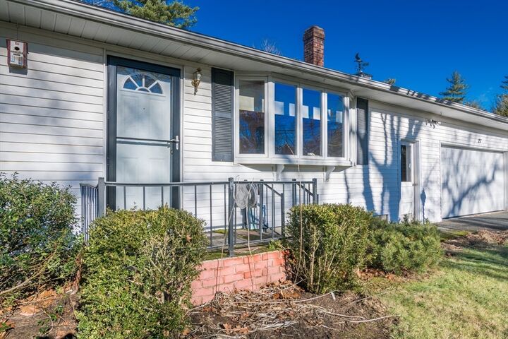 27 Lunt Dr  Greenfield MA 01301 photo