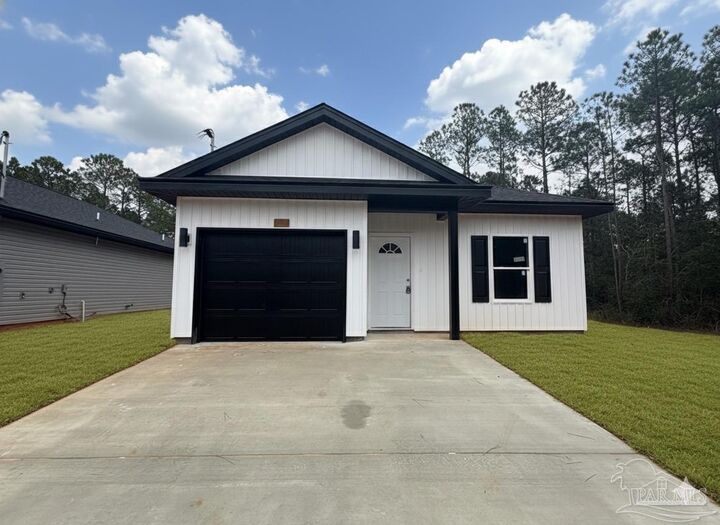 Property Photo: 2936 N 14th Ave FL 32583