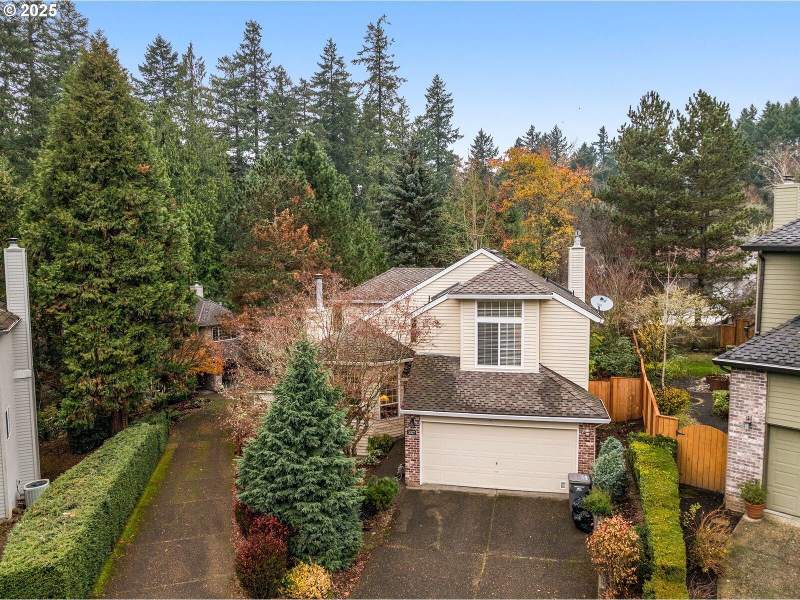 Property Photo: 5007 SW Canterbury Ln OR 97219