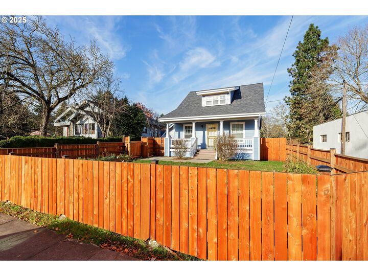 Property Photo:  2913 NE Killingsworth St  OR 97211 