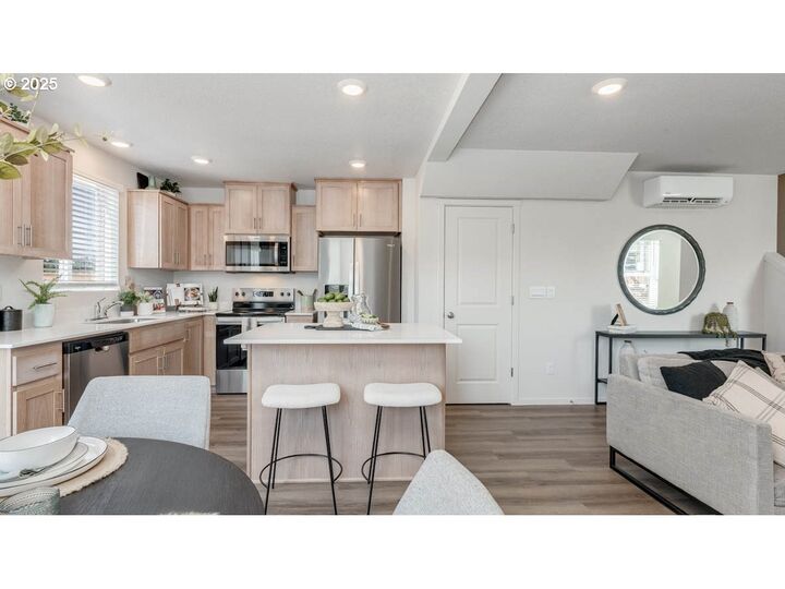 Property Photo: 6115 SE 16th St OR 97080