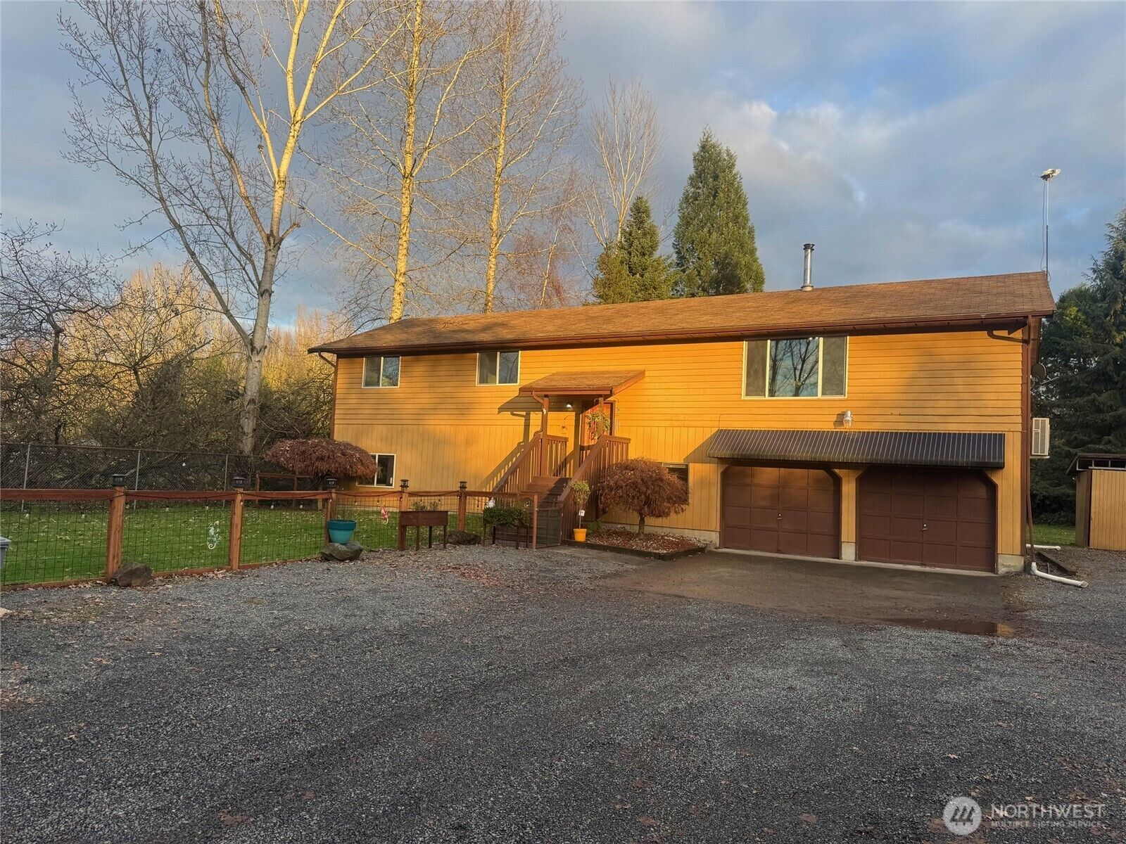 Property Photo: 8923 113th Drive SE WA 98290