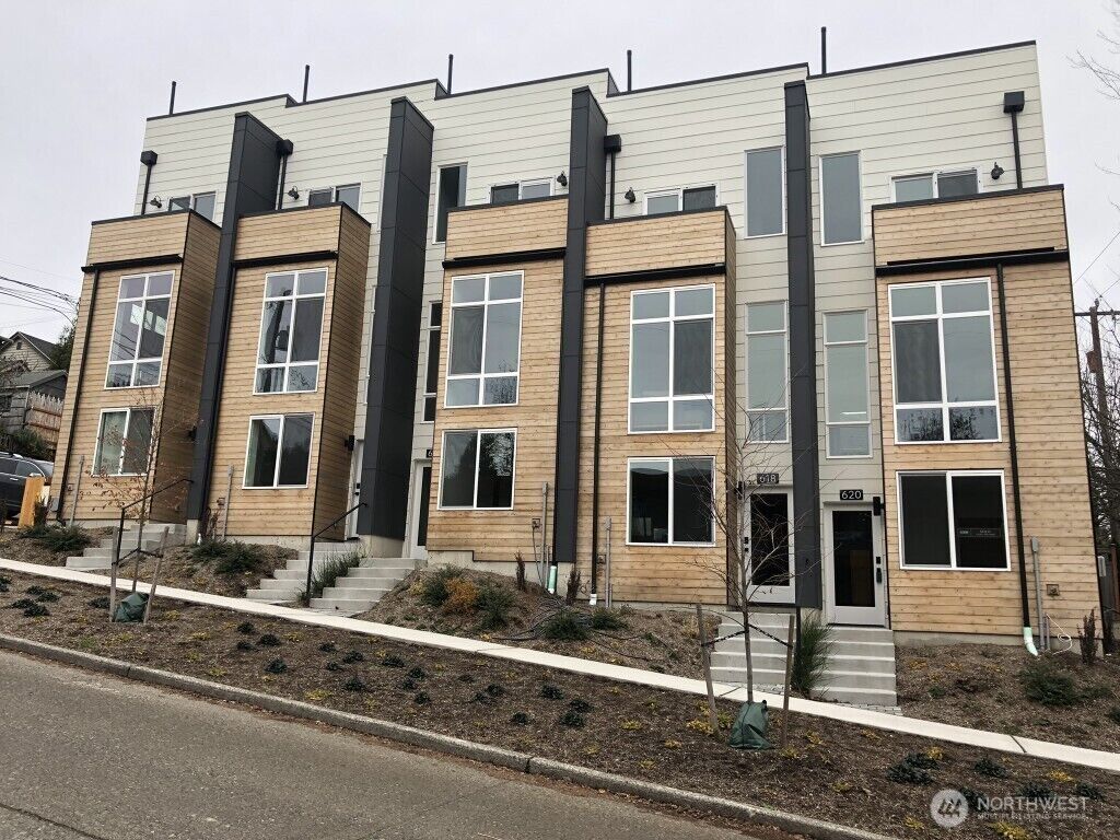 Property Photo: 620 N 41st Street WA 98103
