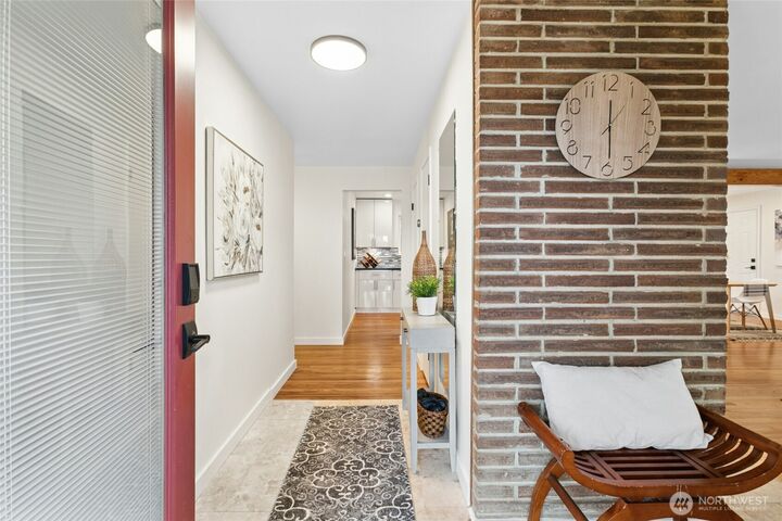 Property Photo:  842  Lynnwood Avenue NE  WA 98056 