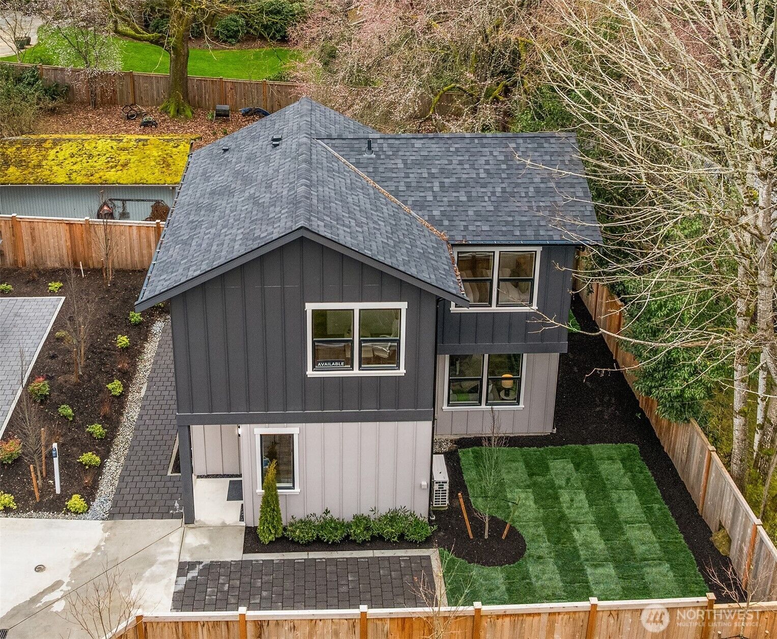 Property Photo:  817  18th Avenue W  WA 98033 