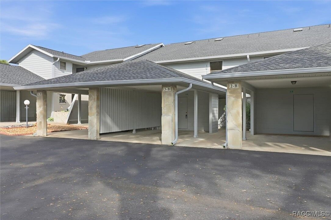 Property Photo: 771 E Hartford Street FL 34442