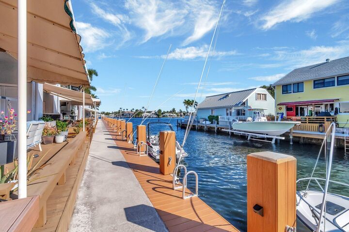 Property Photo: 732 NE 12th Terrace 6 FL 33435