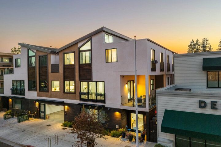 Property Photo:  924 Woodside Road  CA 94061 