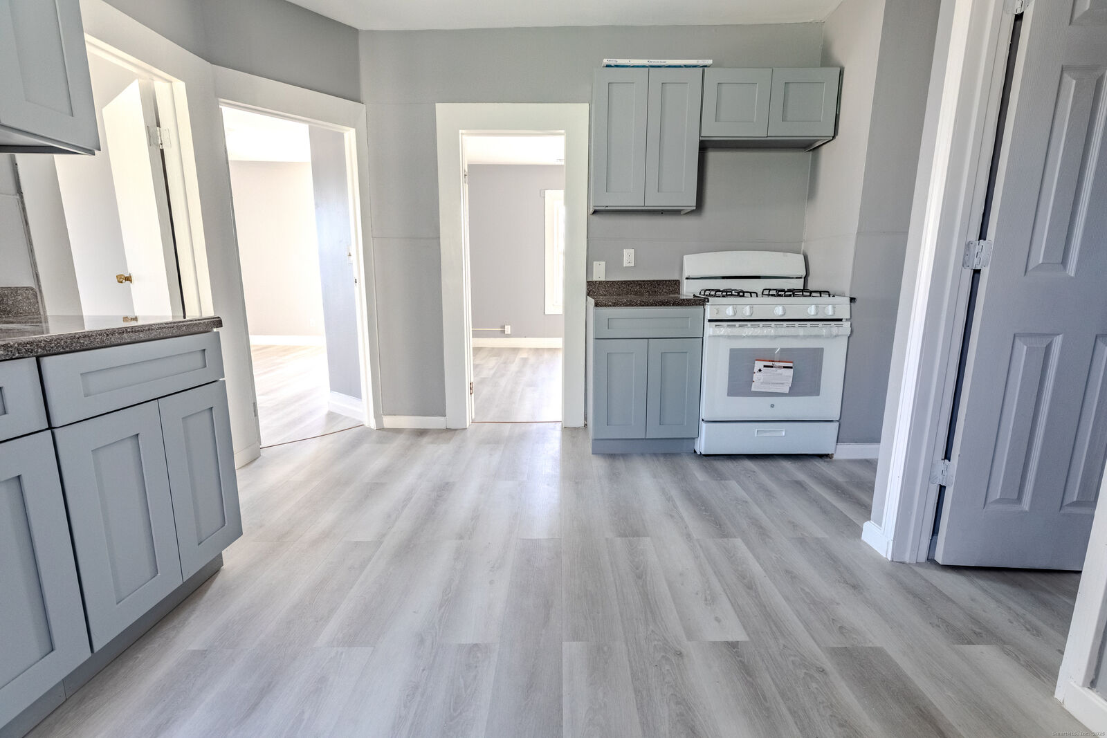 Property Photo: 247 Washington Street 3S CT 06051