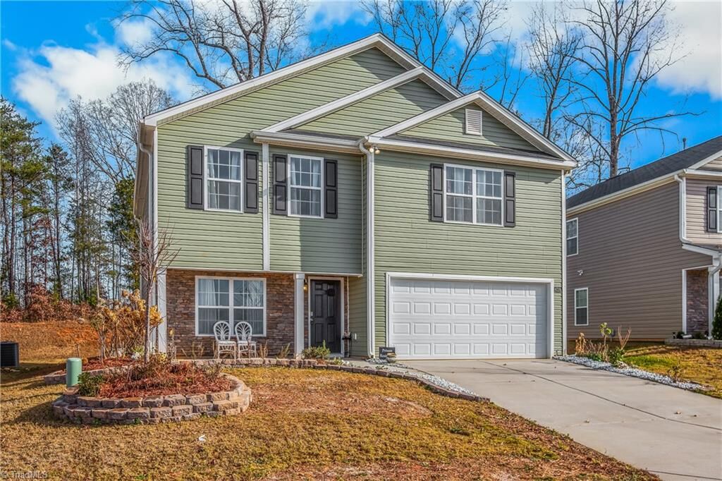 Property Photo: 6729 Capstone Court NC 27045