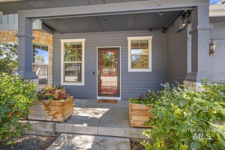 Property Photo:  2915 S Nephrite Way  ID 83642-3165 