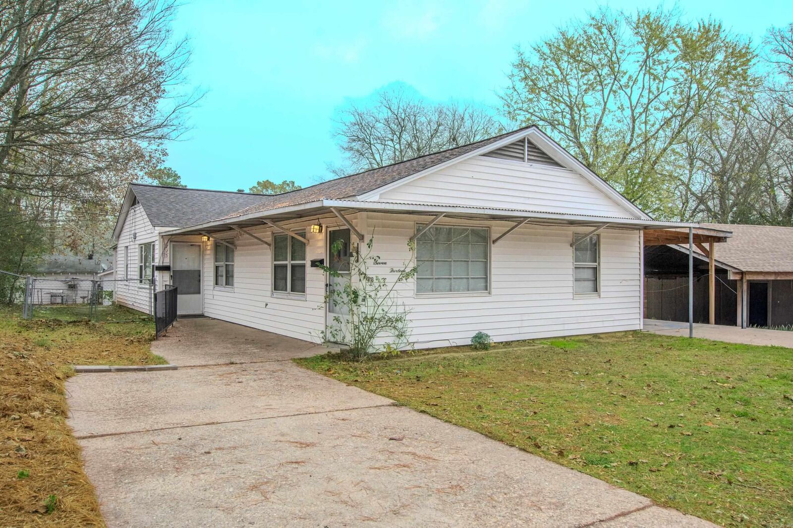 Property Photo: 713 Oakwood Drive AR 72015