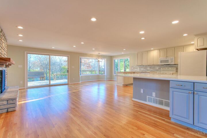 Property Photo:  5482 Country Lane  OH 45150 