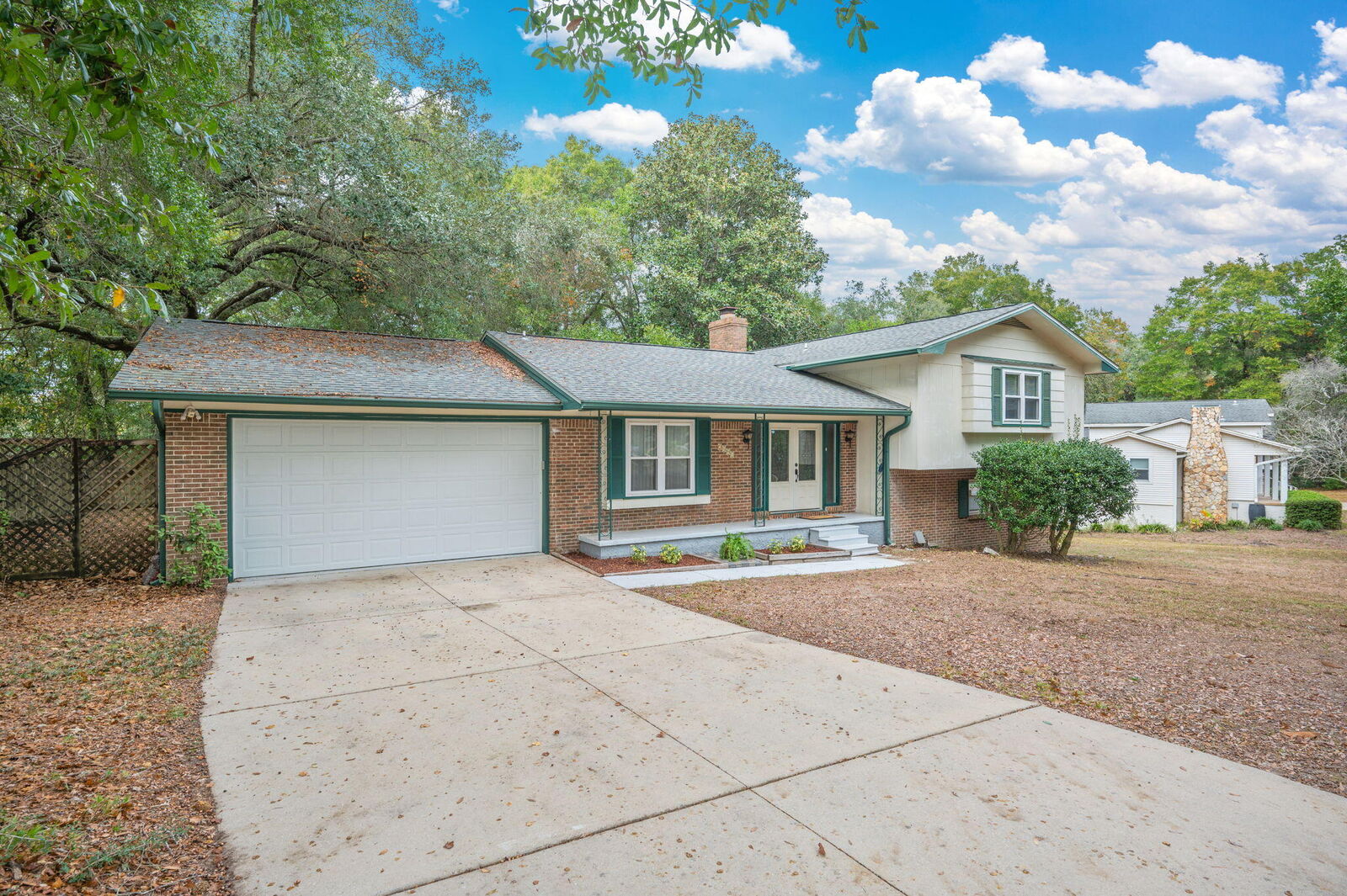 Property Photo: 2401 Roberts Drive FL 32578