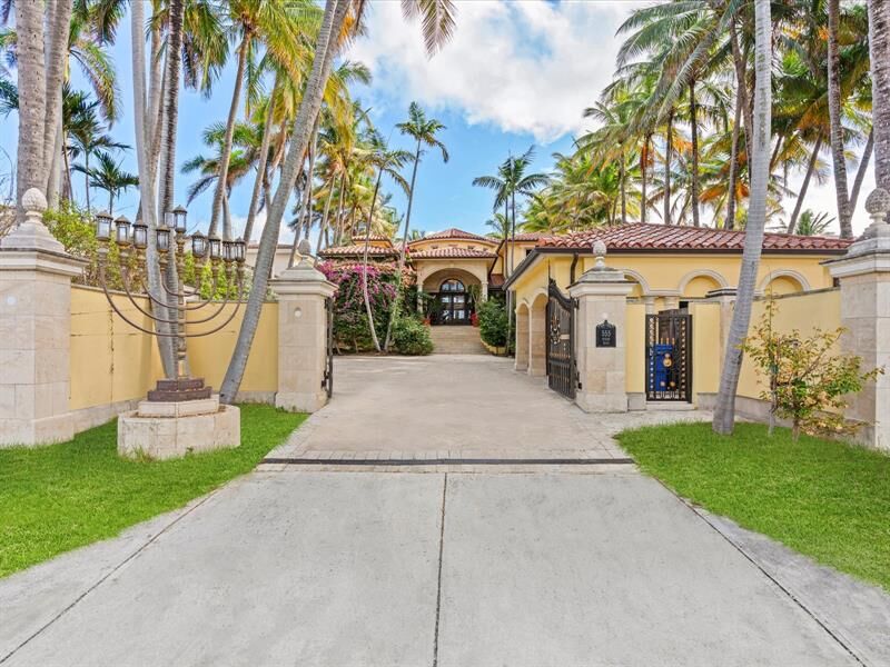 Property Photo: 555 Ocean Blvd FL 33160