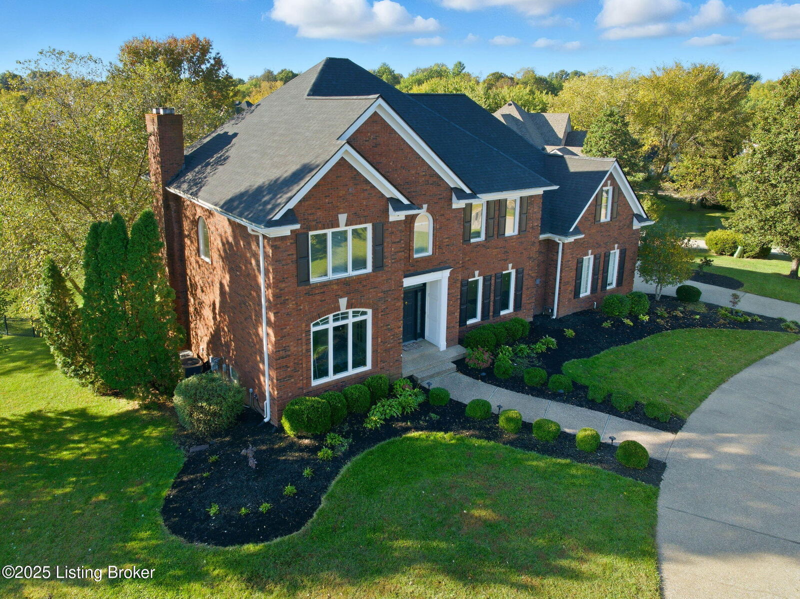 Property Photo:  3201 Hillcreek Ct  KY 40059 