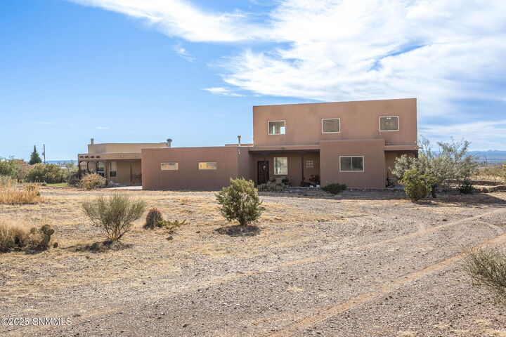 Property Photo:  5012 Heno Mine Rd Road  NM 88011 