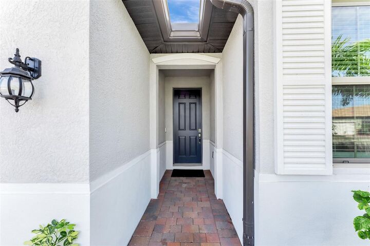 Property Photo: 133 Villa Perosa Way FL 34275