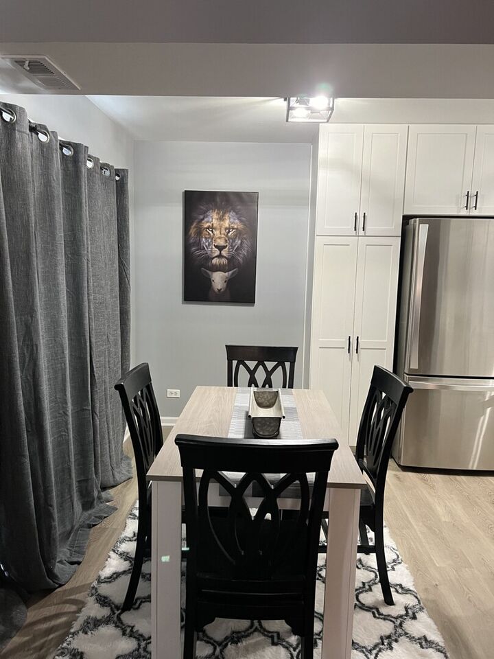 Property Photo: 1687 Williamsburg Court B IL 60189