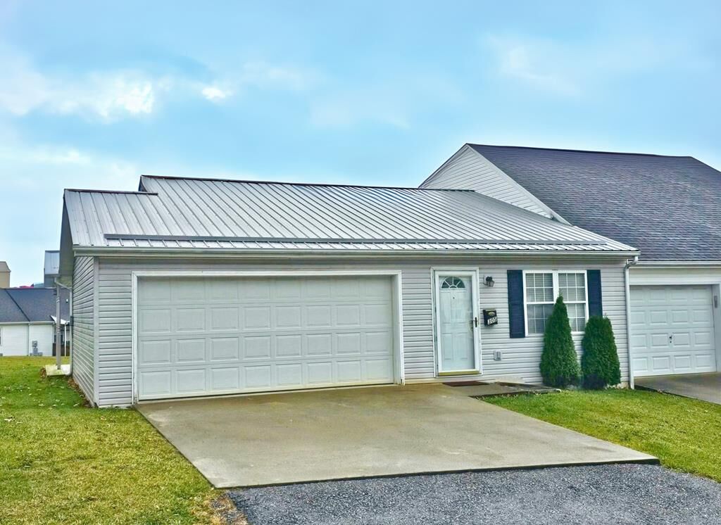 Property Photo: 305 Austin Street WV 24740