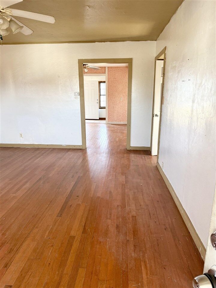 Property Photo:  1002 S 9th Street  OK 74631 