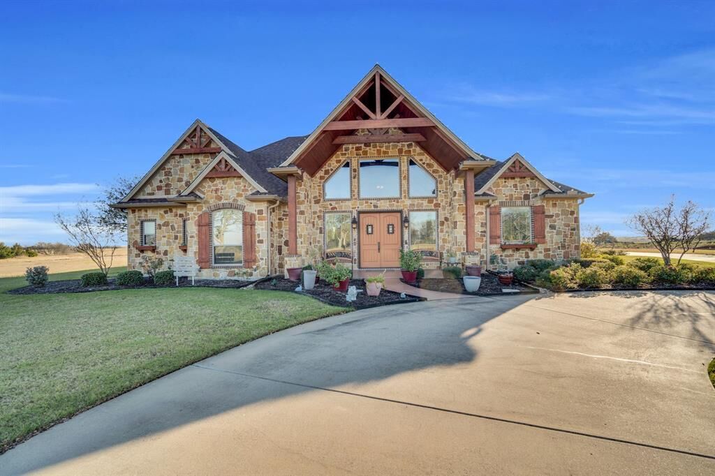 Property Photo:  217 Hunter Pass  TX 75165 