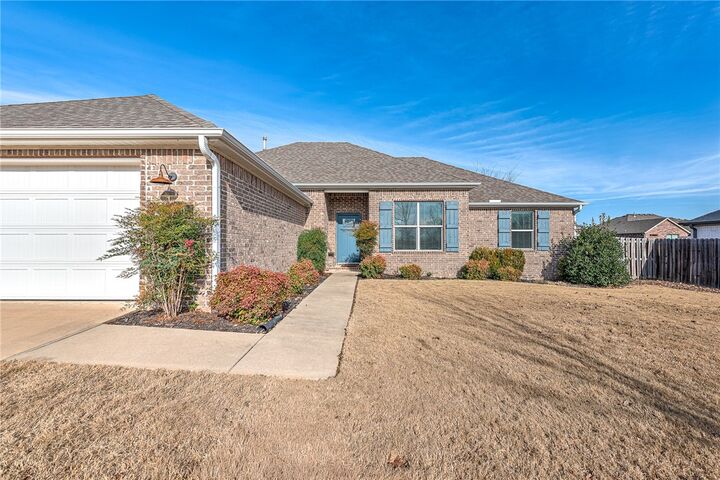 Property Photo:  450 Concho Street  AR 72730 