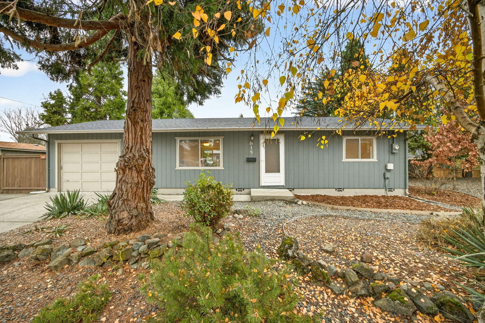 Property Photo: 815 SE 11th Street OR 97526