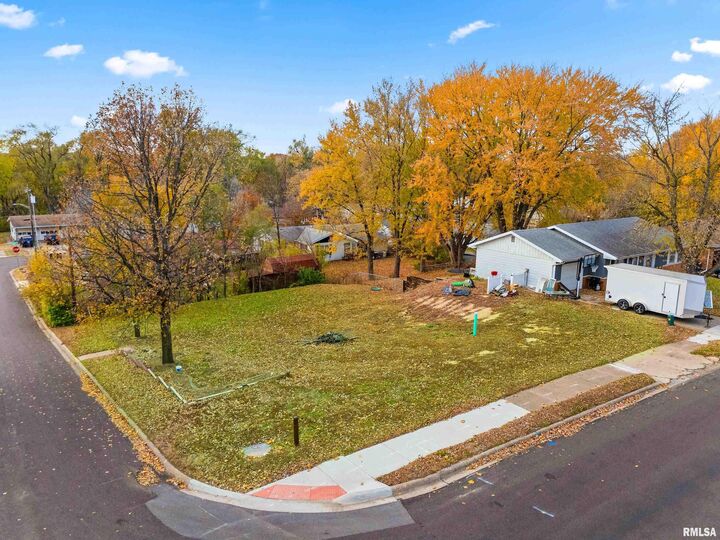 301 Parkway Lane  Pekin IL 61554 photo